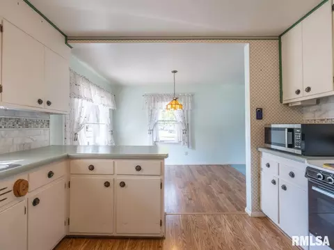 Kitchen - 6322 E Beach Dr, Chillicothe, IL 61523 photo 2 of 5