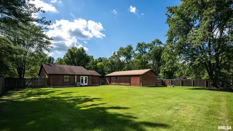 Exterior - 2720 N 13th St, Herrin, IL 62948 photo 5 of 7