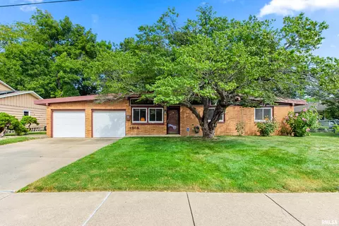 2506 N Woodbine Ter, Peoria, IL 61604