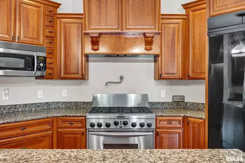 Kitchen - 576 Pheasant Trl, Metamora, IL 61548 photo 6 of 8