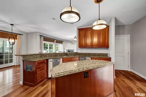 Kitchen - 576 Pheasant Trl, Metamora, IL 61548 photo 7 of 8