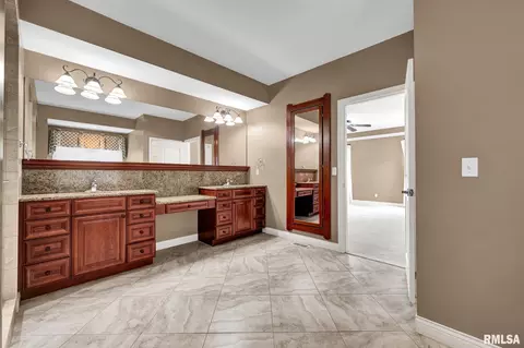 Bath - 576 Pheasant Trl, Metamora, IL 61548 photo 5 of 15