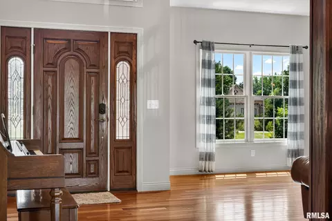 Entry Way - 576 Pheasant Trl, Metamora, IL 61548 photo 6 of 10