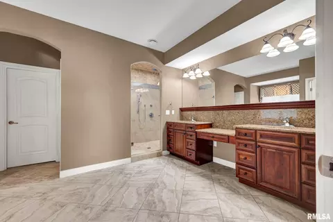 Bath - 576 Pheasant Trl, Metamora, IL 61548 photo 1 of 15