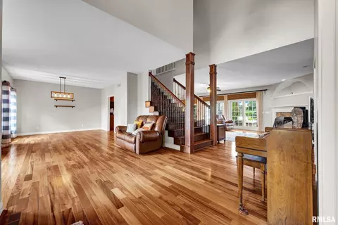Entry Way - 576 Pheasant Trl, Metamora, IL 61548 photo 3 of 10