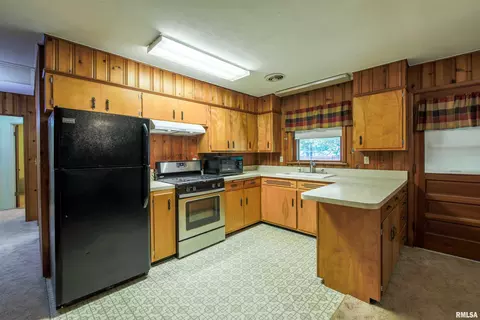 Kitchen - 609 E Willcox Ave, Peoria, IL 61603 photo 1 of 2