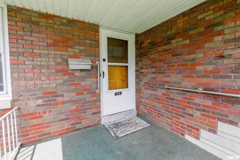 Exterior - 609 E Willcox Ave, Peoria, IL 61603 photo 4 of 10