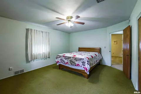 Bedroom - 609 E Willcox Ave, Peoria, IL 61603 photo 2 of 5