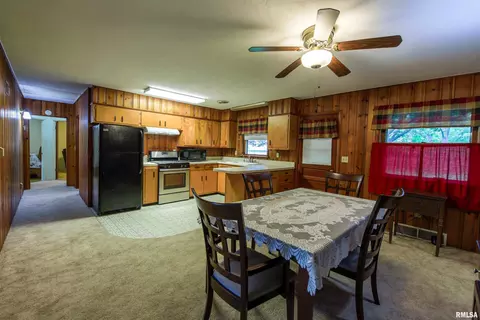 Dining - 609 E Willcox Ave, Peoria, IL 61603 photo 1 of 3