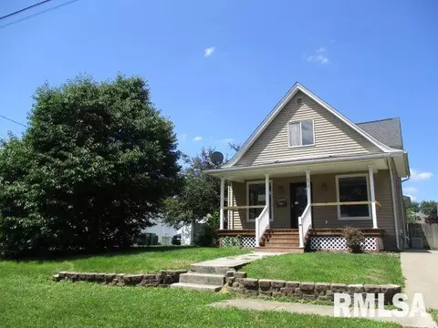 572 Clark St, Galesburg, IL 61401