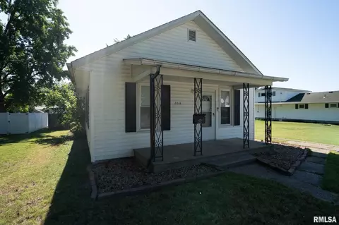 Exterior - 208 N 9th St, Herrin, IL 62948 photo 1 of 2