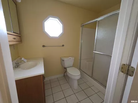 Bath - 511 West St, Peru, IL 61354 photo 2 of 2