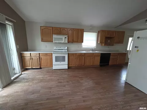 Kitchen - 511 West St, Peru, IL 61354 photo 1 of 1