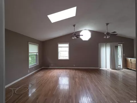 Living - 511 West St, Peru, IL 61354 photo 1 of 2
