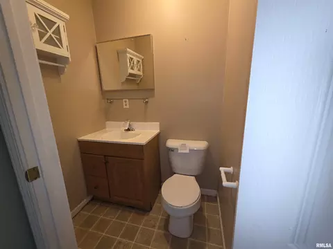 Bath - 511 West St, Peru, IL 61354 photo 1 of 2