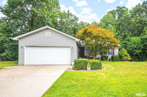 3705 W Saymore Ln, Peoria, IL 61615