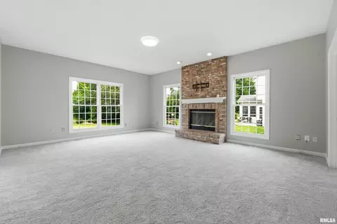 Living - 2400 W Murphy Dr, Dunlap, IL 61525 photo 2 of 7
