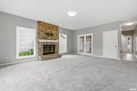 Living - 2400 W Murphy Dr, Dunlap, IL 61525 photo 3 of 7