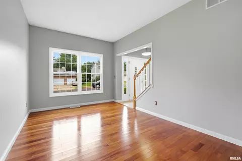 Living - 2400 W Murphy Dr, Dunlap, IL 61525 photo 6 of 7