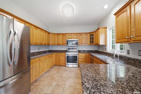 Kitchen - 2400 W Murphy Dr, Dunlap, IL 61525 photo 1 of 2