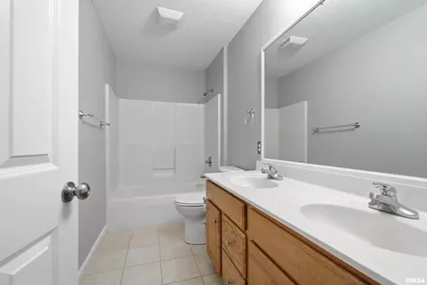 Bath - 2400 W Murphy Dr, Dunlap, IL 61525 photo 4 of 4