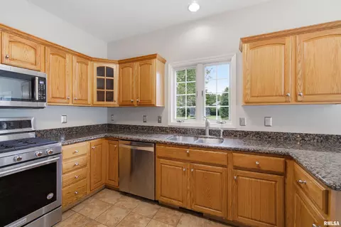 Kitchen - 2400 W Murphy Dr, Dunlap, IL 61525 photo 2 of 2
