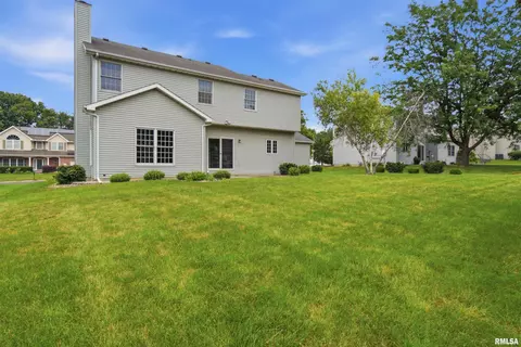Exterior - 2400 W Murphy Dr, Dunlap, IL 61525 photo 2 of 3
