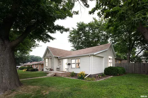 1117 E Hazard Ave, Peoria Heights, IL 61616