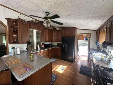 Kitchen - 2 Carlock Rd, Murphysboro, IL 62966 photo 2 of 5