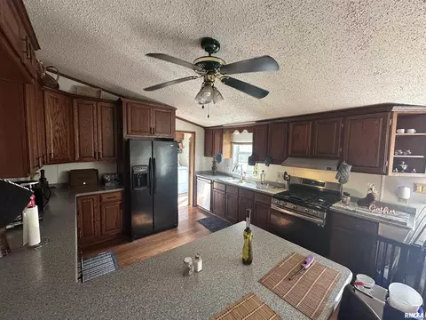 Kitchen - 2 Carlock Rd, Murphysboro, IL 62966 photo 5 of 5