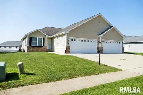 1106 Dixon St, Washington, IL 61571