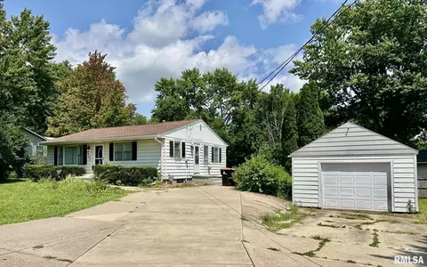 605 Woodland Trl, Washington, IL 61571