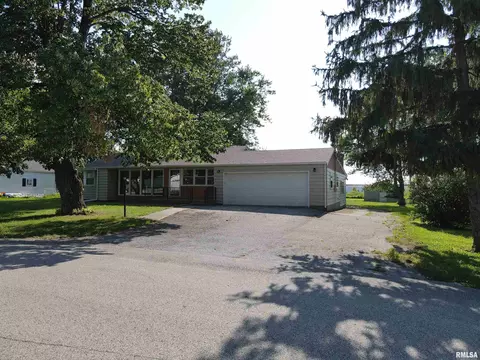 Exterior - 205 White St, Congerville, IL 61729 photo 2 of 3