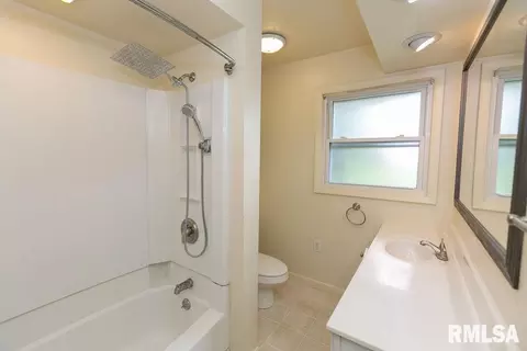 Bath - 205 White St, Congerville, IL 61729 photo 1 of 2