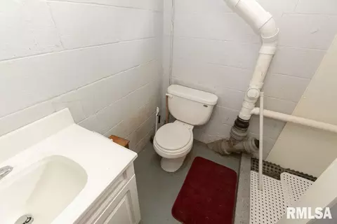 Bath - 205 White St, Congerville, IL 61729 photo 2 of 2