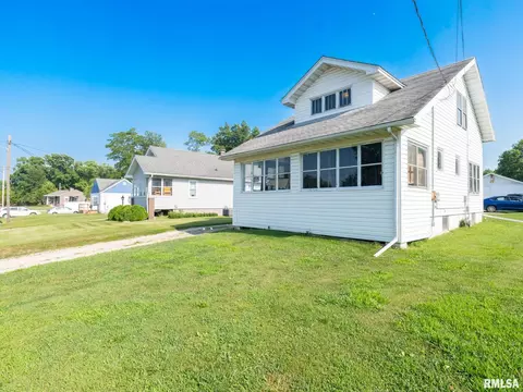 202 Woodlawn Blvd, East Peoria, IL 61611