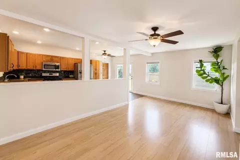 Living - 204 E Pine St, Dunlap, IL 61525 photo 2 of 5
