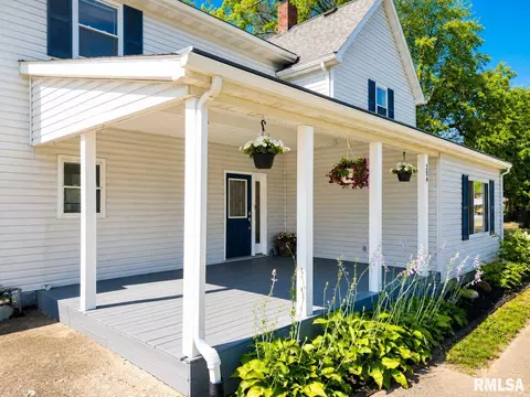 Exterior - 204 E Pine St, Dunlap, IL 61525 photo 2 of 5