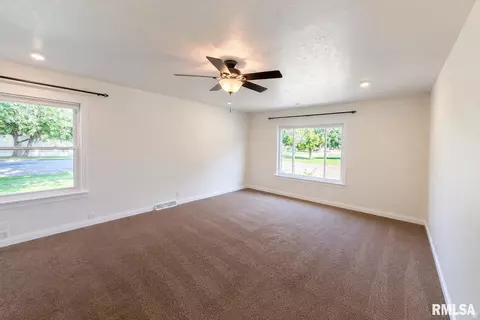 Living - 204 E Pine St, Dunlap, IL 61525 photo 3 of 5