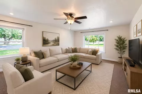 Living - 204 E Pine St, Dunlap, IL 61525 photo 4 of 5