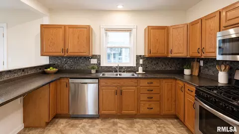 Kitchen - 204 E Pine St, Dunlap, IL 61525 photo 1 of 2