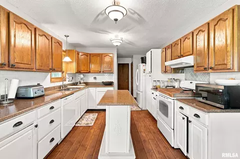 Kitchen - 3100 Ozark Rd, Ozark, IL 62972 photo 1 of 3