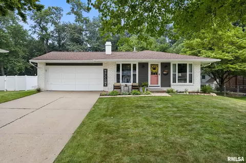 4923 W Hopewood Ln, Peoria, IL 61607
