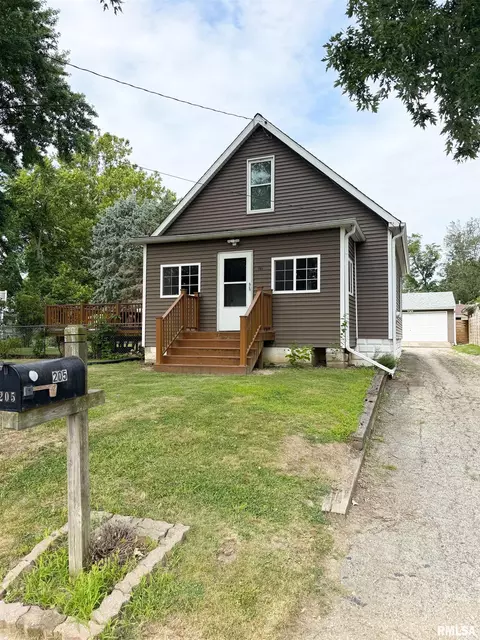 205 Bird Ave, Bartonville, IL 61607