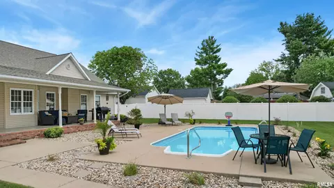 Exterior - 1704 N Smith Ave, Marion, IL 62959 photo 6 of 8