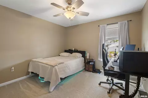 Bedroom - 1704 N Smith Ave, Marion, IL 62959 photo 6 of 8