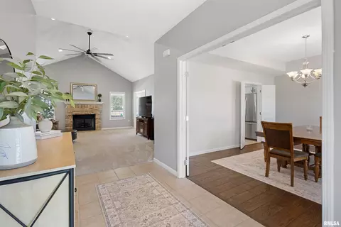 Entry Way - 1704 N Smith Ave, Marion, IL 62959 photo 2 of 5