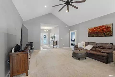 Entry Way - 1704 N Smith Ave, Marion, IL 62959 photo 3 of 5