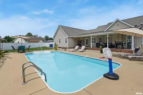 Exterior - 1704 N Smith Ave, Marion, IL 62959 photo 5 of 8