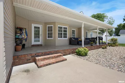 Exterior - 1704 N Smith Ave, Marion, IL 62959 photo 3 of 8